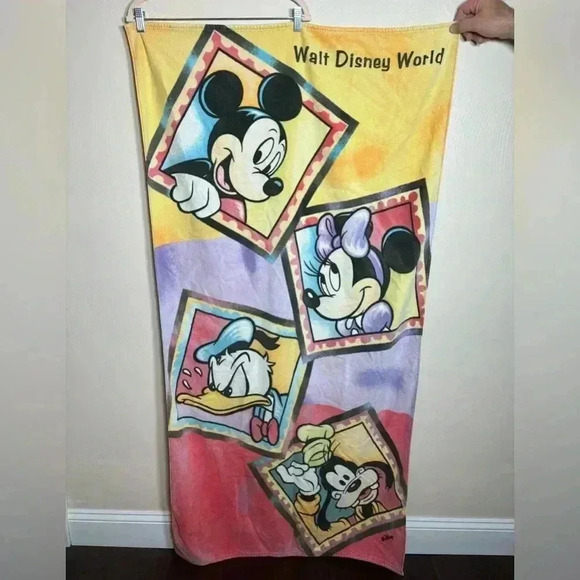 Vintage Walt Disney World Beach Towel Mickey Mouse Goofy Minnie Donald Duck 1989 - Picture 1 of 6